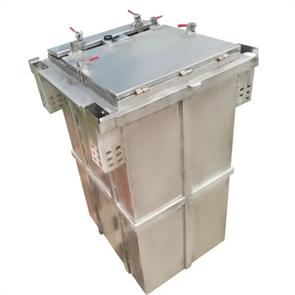 Electronic port switch with 100Mbps optical module